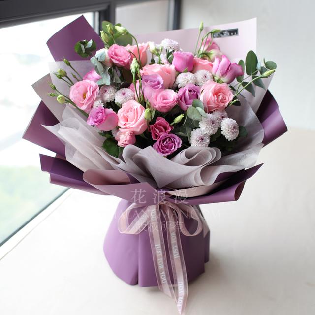 情人节送女生礼物紫玫瑰花语，紫玫瑰适合送什么人？紫玫瑰代表什么意义？